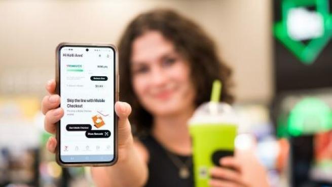 7-Eleven app user