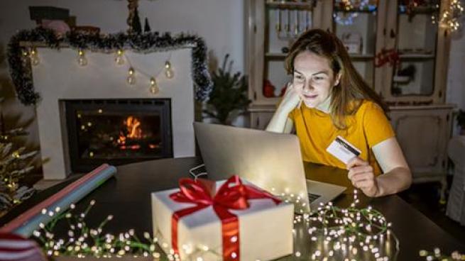 online holiday shopper